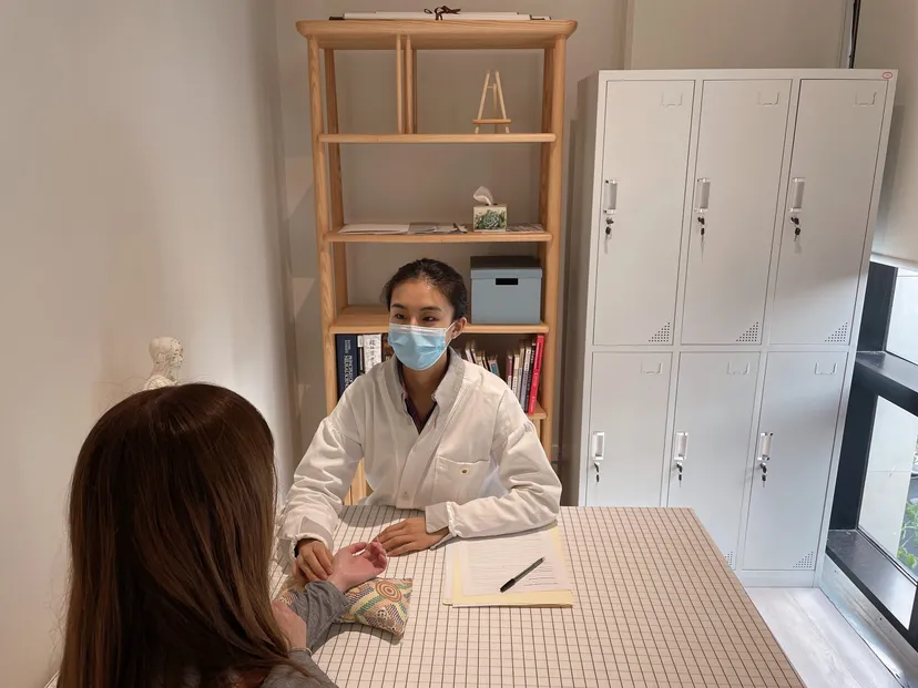 Chinese medicine pulse taking patient